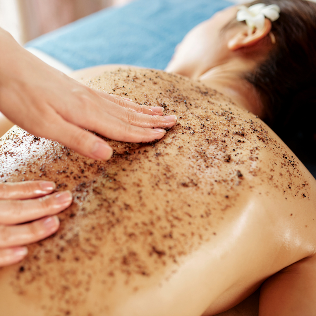 Masaža s kavnim pilingom